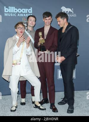 May 15, 2022, Las Vegas, Nevada, USA: (L-R) Dave Bayley, Drew MacFarlane, Edmund Irwin-Singer, and Joe Seaward of Glass Animals pose with the Top Rock Aritst Award in the backstage press room during the 2022 Billboard Music Awards at MGM Grand Garden Arena on May 15, 2022 in Las Vegas, Nevada. (Credit Image: © Debby Wong/ZUMA Press Wire) Stock Photo