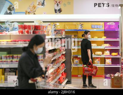 Shanghai. 16th May, 2022. People shop at a supermarket in Xuhui District of east China's Shanghai, May 16, 2022. China's Shanghai has cut off the community transmission of COVID-19 in 15 out of its 16 districts, according to a press conference on epidemic prevention and control held Monday. Credit: Ding Ting/Xinhua/Alamy Live News Stock Photo