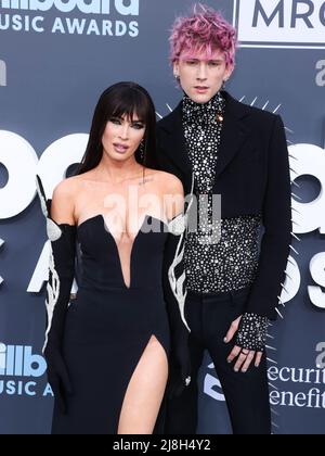 LAS VEGAS, NEVADA, USA - MAY 15: American actress Megan Fox and boyfriend/American rapper Machine Gun Kelly (Colson Baker) arrive at the 2022 Billboard Music Awards held at the MGM Grand Garden Arena on May 15, 2022 in Las Vegas, Nevada, United States. (Photo by Xavier Collin/Image Press Agency) Stock Photo