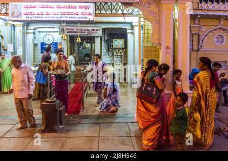 Mysore, Karnataka, India : A group of women stand outside a temple at the Noth gate of Mysore Maharaja Palace. Stock Photo