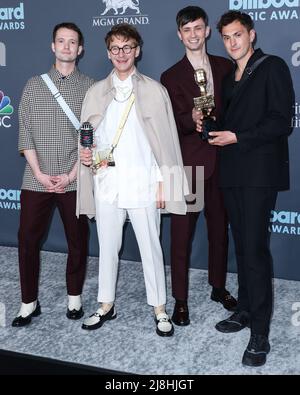 Las Vegas, United States. 15th May, 2022. LAS VEGAS, NEVADA, USA - MAY 15: Dave Bayley, Drew MacFarlane, Edmund Irwin-Singer and Joe Seaward of Glass Animals pose with the Top Rock Artist Award in the press room at the 2022 Billboard Music Awards held at the MGM Grand Garden Arena on May 15, 2022 in Las Vegas, Nevada, United States. (Photo by Xavier Collin/Image Press Agency) Credit: Image Press Agency/Alamy Live News Stock Photo