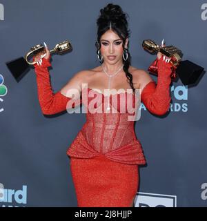 Las Vegas, United States. 15th May, 2022. LAS VEGAS, NEVADA, USA - MAY 15: American singer Kali Uchis (Karly-Marina Loaiza) poses with the Top Latin Female Artist and Top Latin Song awards in the press room at the 2022 Billboard Music Awards held at the MGM Grand Garden Arena on May 15, 2022 in Las Vegas, Nevada, United States. (Photo by Xavier Collin/Image Press Agency) Credit: Image Press Agency/Alamy Live News Stock Photo