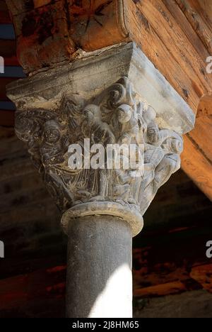 Jaca Cathedral (Cathedral of St Peter the Apostle). Romanesque temple from the 11th century. Capital sculpted by the Master of Jaca. It depicts an episode related to the martyrdom of Pope Saint Sixtus II (d. 258). Aragon, Spain. Stock Photo