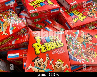 Grovetown, Ga USA - 04 15 22: Retail store Fruity Pebbles cereal in a bin Stock Photo