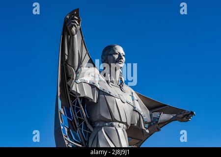 Dignity of Earth & Sky Statue by artist Dale Claude Lamphere portraying Plains Indian women, South Dakota, USA [No artist or property release; editori Stock Photo