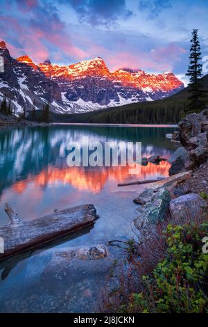 Sunrise at Moraine Lake in Banff National Park, Alberta, Canada Stock Photo