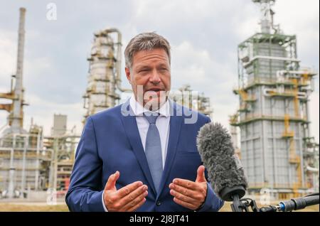 Leuna, Germany. 16th May, 2022. Robert Habeck (The Greens), Federal Minister of Economics, visits the Total refinery in Leuna. The visit was part of a tour of Saxony-Anhalt. After talks with representatives of the state government in Magdeburg, he toured the Leuna chemical site. Credit: Jan Woitas/dpa/Alamy Live News Stock Photo