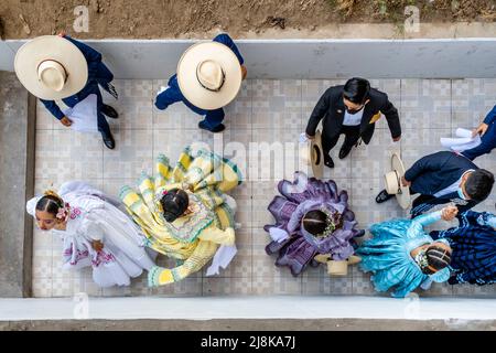 Young Peruvian Dancers Practise The Marinera Dance Before Taking Part In A Competition At The Marinera Dance Festival, Trujillo, Peru. Stock Photo
