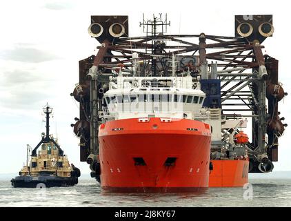 Pacific Buccaneer And Swan Dockwise Heavy Lift Vessel Transport The ...