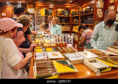 Empresa de Tabaco Torcido José Martí. H. Upmann (cigar shop), Padre Varela, Havana, La Habana, Republic of Cuba Stock Photo