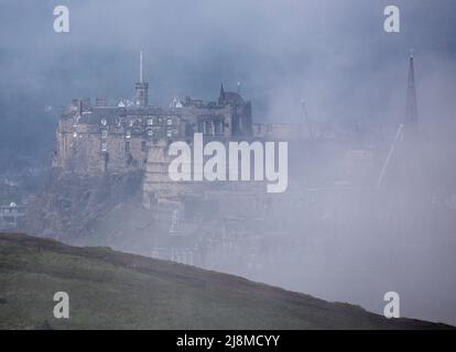 Edinburgh, Scotland, UK. 17th May 2022. Haar or sea fret coats the city centre, it is a cold sea fog. It occurs most often on the east coast of Great Britain between April and September, when warm air passes over the cold North Sea. Edinburgh Castle shrouded in the fog which began to lift by 11am when the temperature increased from 10 degrees to 12 degrees centigrade. Credit: Arch White/alamy live news. Stock Photo