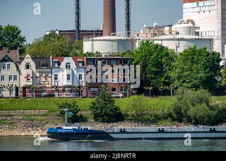 Residential buildings on Wilhelmallee, Rheinpromenade, in Duisburg-Hombergg, on the Rhine, in front of the tanks and buildings of the Venator Germany Stock Photo