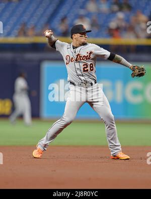 St. Petersburg, FL. USA; Detroit Tigers shortstop Javier Baez (28) throws to first during a major league baseball game against the Tampa Bay Rays, Tue Stock Photo