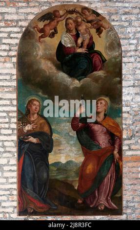 Madonna col Bambino con S. Lucia e S. Apollonia - olio su tela - ambito veneto del XVIII secolo - Pellestrina (Ve) ,Italia,chiesa parrocchiale Stock Photo