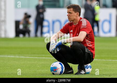 Turin, Italy. 16th May, 2022. Wojciech Szczesny of Juventus FC warms up before the Serie A 2021/22 football match between Juventus FC and SS Lazio at the Allianz Stadium. (Photo by Fabrizio Carabelli/SOPA Images/Sipa USA) Credit: Sipa USA/Alamy Live News Stock Photo