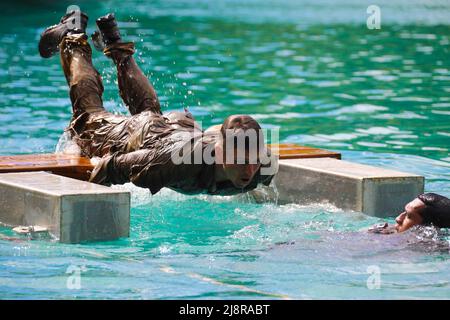 French Polynesia. 11th May, 2022. U.S. Army soldiers from the 100th Battalion, 442nd Infantry Regiment conducts a water obstacle course with French soldiers at Camp Papeari Tahiti, French Polynesia, May 11, 2022, during Marara 22. Marara 22 is a multinational training exercise which enhances combined interoperability between the U.S. military and France's Combined Joint Task Force Headquarters in French Polynesia. Through exercises and engagements, improve our ability to work together with our allies and partners and build on our collective strengths. (Credit Image: © U.S. Army/ZUMA Press Wi Stock Photo