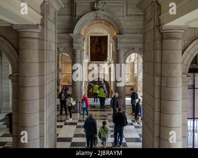 Exhibit hall in the V&A Victoria and Albert Museum, South Kensington London  GB UK Stock Photo - Alamy