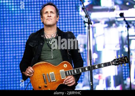 Vivian Campbell of Def Leppard performing live Stock Photo