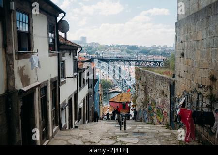 Porto, Portugal, 10.04.22: Brücke Ponte Dom Luís I.  Foto: pressefoto Mika Volkmann Stock Photo