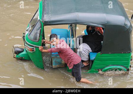 Sylhet, Mexico City, Bangladesh. 17th May, 2022. Vehicles Stucks in the floodwaters. Many roads in Sylhet along the river have been submerged due to continuous high rains for several days. The water of all the rivers of Sylhet division including the Surma river of Sylhet is flowing over the danger zone. On May 17, 2022 in Sylhet, Bangladesh. (Credit Image: © Md Rafayat Haque Khan/eyepix via ZUMA Press Wire) Stock Photo