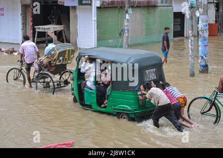 Sylhet, Mexico City, Bangladesh. 17th May, 2022. Vehicles Stucks in the floodwaters. Many roads in Sylhet along the river have been submerged due to continuous high rains for several days. The water of all the rivers of Sylhet division including the Surma river of Sylhet is flowing over the danger zone. On May 17, 2022 in Sylhet, Bangladesh. (Credit Image: © Md Rafayat Haque Khan/eyepix via ZUMA Press Wire) Stock Photo