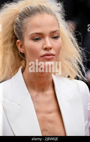 Sasha Luss attending the premiere of the movie Top Gun 2 Maverick