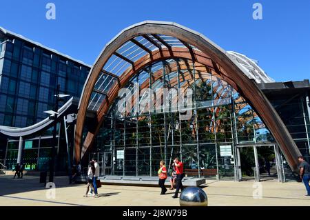 SHEFFIELD. SOUTH YORKSHIRE. ENGLAND. 05-14-22. The entrance to the Winter Gardens on St. Pauls Place. Stock Photo