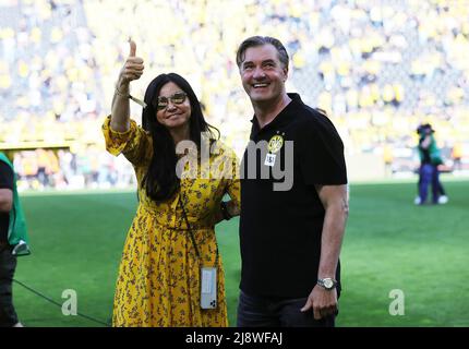 City Of Dortmund, Deutschland. 14th May, 2022. firo : May 14th, 2022, Fuvuball, 1.Bundesliga, season 2021/2022, BVB, Borussia Dortmund - Hertha BSC Berlin Michael ZORC with his wife Credit: dpa/Alamy Live News Stock Photo