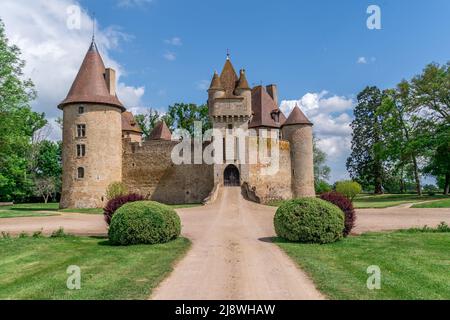 View of Chateau de Thoury in Saint-Pourain-sur-Besbre in Auvergne, feudal castle with fortified high curtain walls enclosing a courtyard, gate tower e Stock Photo