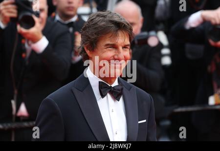 Cannes, France. 18th May, 2022. Tom Cruise arriving on the red carpet for the  gala screening of Top Gun: Maverick at the 75th Cannes Film Festival in Cannes, France. Credit: Doreen Kennedy/Alamy Live News. Stock Photo