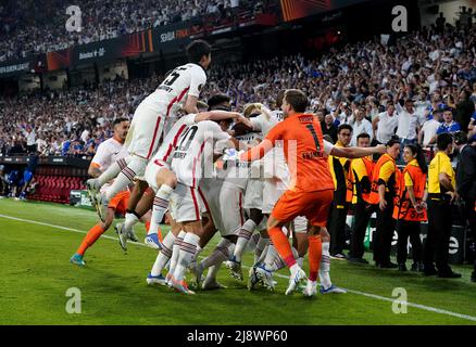 Eintracht Frankfurt players celebrate victory following the penalty shoot out to win the UEFA Europa League at the Estadio Ramon Sanchez-Pizjuan, Seville. Picture date: Wednesday May 18, 2022. Stock Photo