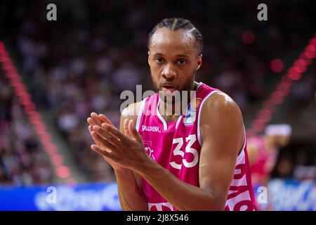 Bonn, Deutschland. 13th May, 2022. Parker JACKSON-CARTWRIGHT (BN, mi.) clapping his hands. 100:98 after extra time, basketball 1.Bundesliga/Telekom Baskets Bonn-Hamburg Towers/1. Quarter-final playoff, in the TELEKOMDOME, on May 13, 2022 Credit: dpa/Alamy Live News Stock Photo
