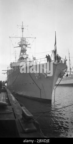 French cruiser Jeanne d'Arc (1930) at Vancouver ca. 1935 Stock Photo ...