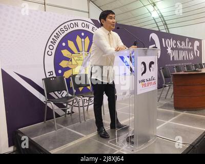 Pasay, Philippines. 18th May, 2022. Senator Raffy Tulfo delivers a speech during a media press conference at Philippine International Convention Center. Some newly proclaimed Philippine senators give their views and opinions regarding the incoming new government of Ferdinand 'Bongbong' Marcos Jr. and share their insights when they start to work at the senate. Credit: SOPA Images Limited/Alamy Live News Stock Photo