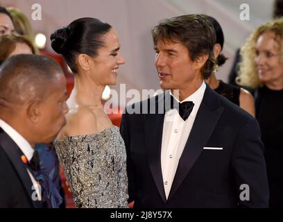 Tom Cruise, Jennifer Connelly, & 'Top Gun: Maverick' Cast Glam Up for Royal  Premiere in London!: Photo 4760585