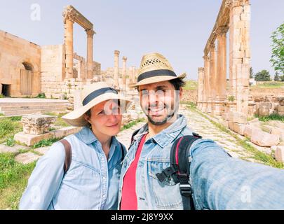 Young Couple taking selfie photo in front of the roman ruin of jerash Stock Photo