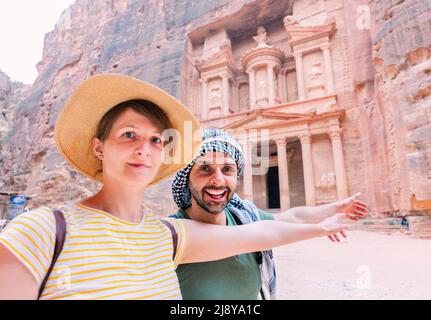 Young Couple taking selfie photo in front of the treasury of petra, jordan Stock Photo