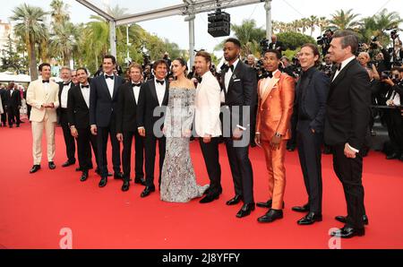 Cannes, France. 18th May, 2022. Cast members arrive for the screening of the film 'Top Gun : Maverick' during the 75th edition of the Cannes Film Festival in Cannes, southern France, May 18, 2022. Credit: Gao Jing/Xinhua/Alamy Live News Stock Photo