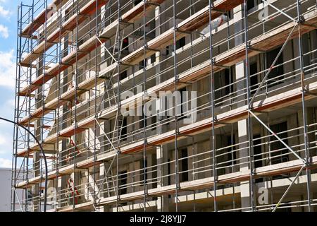 Shell of a multi-family house with scaffolding in Bad Homburg (Vickers - Areal) near Frankfurt am Main Stock Photo