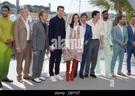 Tom Cruise, Jennifer Connelly, & 'Top Gun: Maverick' Cast Glam Up for Royal  Premiere in London!  Christopher McQuarrie, Danny Ramirez, Gigi Paris,  Glen Powell, greg tarzan davis, Jay Ellis, Jennifer Connelly