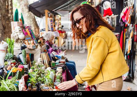 Hipster woman wearing sunglasses dressed in urban minimal style with black  striped T-shirt, wide leg style black trousers and sneakers. Shot on a East  Stock Photo - Alamy