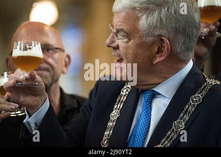 2022-05-19 17:31:14 THE HAGUE - Maallust brewery from Veenhuizen has been awarded the â€˜Best Beer of the Netherlands 2022â€™ award by Mayor Jan van Zanen during the official opening of the 9th edition of the Dutch Beer Tasting Festival. This festival kicks off the Week of Dutch Beer. ANP JEROEN JUMELET netherlands out - belgium out Stock Photo