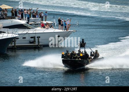 Tampa, United States. 18th May, 2022. U.S. Special Operations Forces commandos perform an attack maneuver in a Light Patrol Boat during a public demonstration as part of SOF Week, May 18, 2022 in Tampa, Florida. Credit: SSgt. Alexander Cook/U.S. Air Force/Alamy Live News Stock Photo