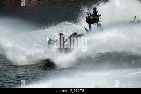 Tampa, United States. 18th May, 2022. U.S. Special Operations Forces commandos perform an attack maneuver in a Light Patrol Boat during a public demonstration as part of SOF Week, May 18, 2022 in Tampa, Florida. Credit: SSgt. Alexander Cook/U.S. Air Force/Alamy Live News Stock Photo