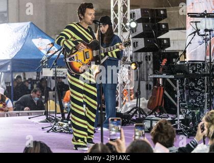 New York, USA. 19th May, 2022. Harry Styles performs new songs from his upcoming album 'Harry's House' as well as some oldies for TODAY's show Citi Summer Concert Series at Rockefeller Plaza in New York on May 19, 2022. (Photo by Lev Radin/Sipa USA) Credit: Sipa USA/Alamy Live News Stock Photo