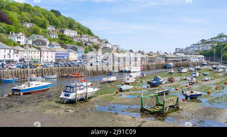 Looe, Cornwall, UK. 19th May, 2022. UK Weather: Glorious sunshine and blue skies at the Cornish seaside resort of Looe this afternoon. The pretty coastal town looked picture perfect in the sunny weather. Credit: Celia McMahon/Alamy Live News Stock Photo