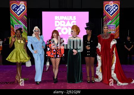 (From L) Shea Coule, The Vivienne, Trinity The Tuck, Jinkx Monsoon, Monet X Change, and Raja attend the Pink Ribbon Cutting with the cast of RuPaul's Drag Race All Stars Season 7 at the 2022 Rupaul DragCon, Day 1, held at the LA Convention Center in Los Angeles, California, Friday, May 13, 2022.  Photo by Jennifer Graylock-Graylock.com 917-519-7666 Stock Photo