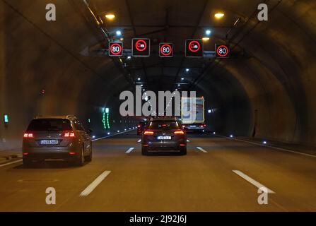 01.09.2021, Jena, Thuringia, Germany - Cars in the tunnel Jagdberg on the A4. 00S210901D624CAROEX.JPG [MODEL RELEASE: NO, PROPERTY RELEASE: NO (c) car Stock Photo