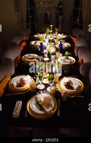 11.12.2021, Berlin, , Germany - festively set table. 00S211211D137CAROEX.JPG [MODEL RELEASE: NO, PROPERTY RELEASE: NO (c) caro images / Sorge, http:// Stock Photo