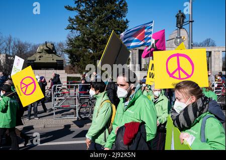 13.03.2022, Berlin, , Germany - Europe - Demonstrators and peace activists from Greenpeace march past the Soviet Memorial in Tiergarten. In Berlin aga Stock Photo